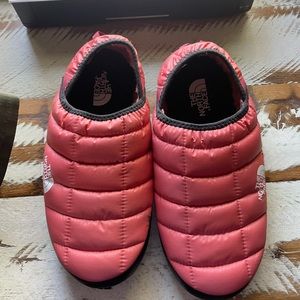 North face slippers size 9